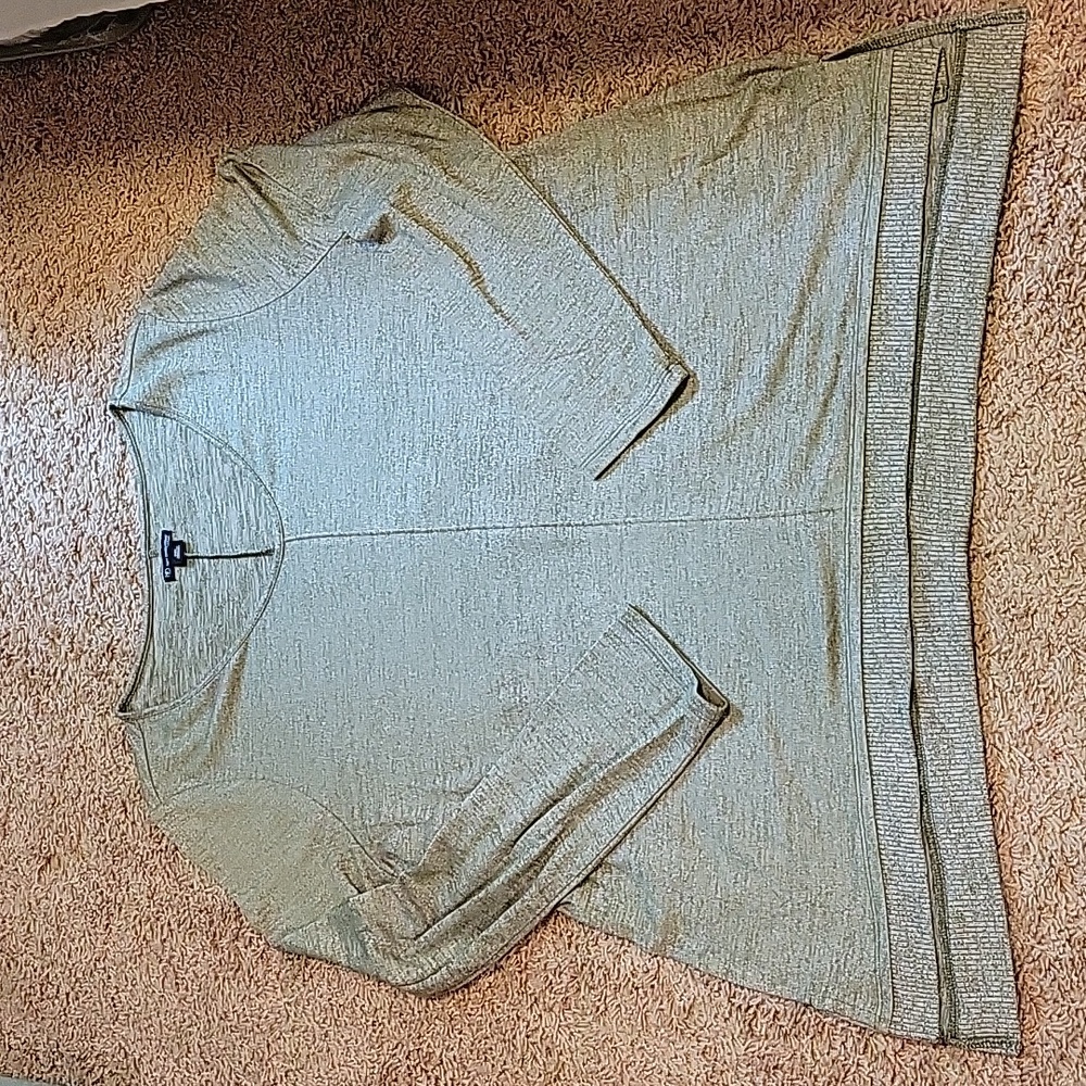 New Directions heathered olive/sage green split hem tunic top